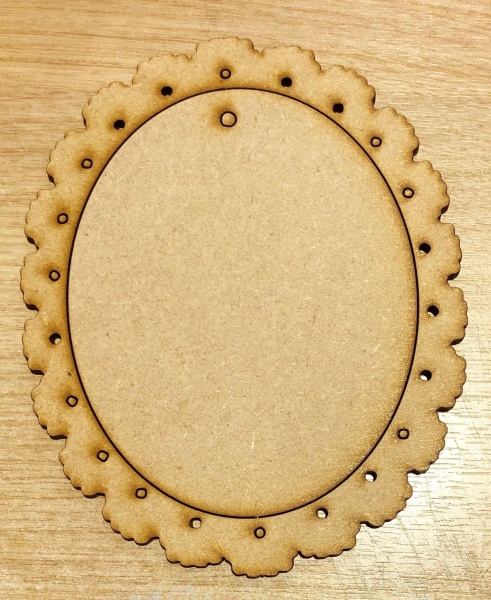 Scalloped Circle Frame